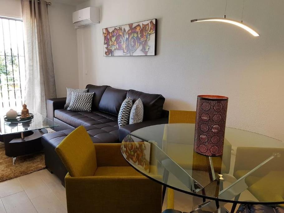 Beautiful Apartment In La Carihuela, 토레몰리노스 외부 사진